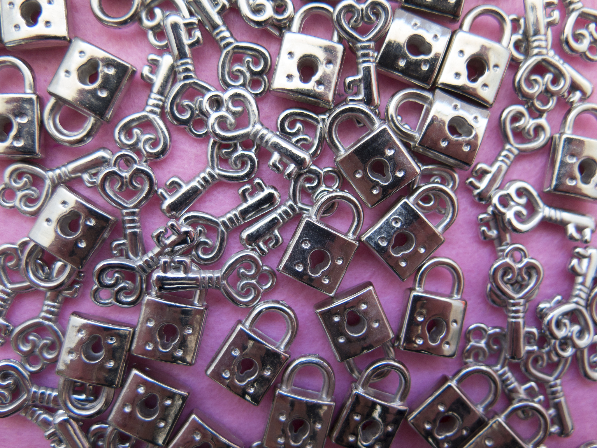 请给我一段我们是中国专业china magnet supplier的介绍