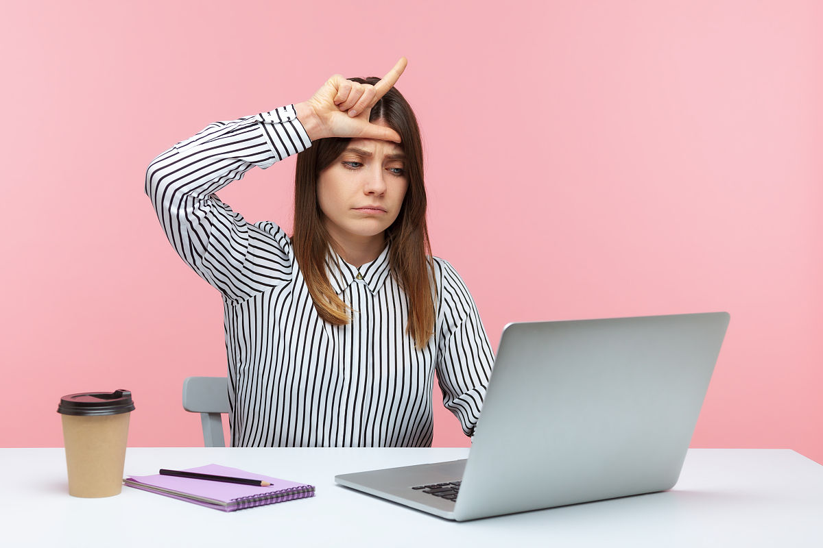 为什么我打朋友的微信视频没反应那别人打的就有提示呢帮我用200字详细描述