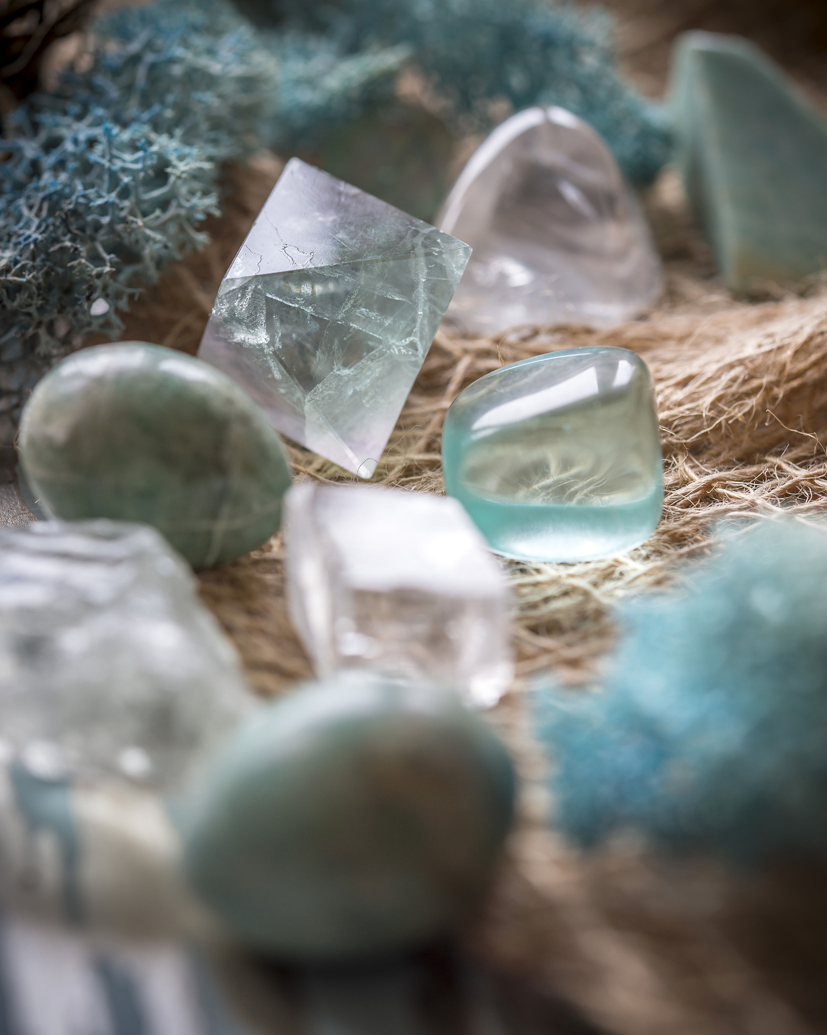 玉石在蓝光灯下呈现的颜色