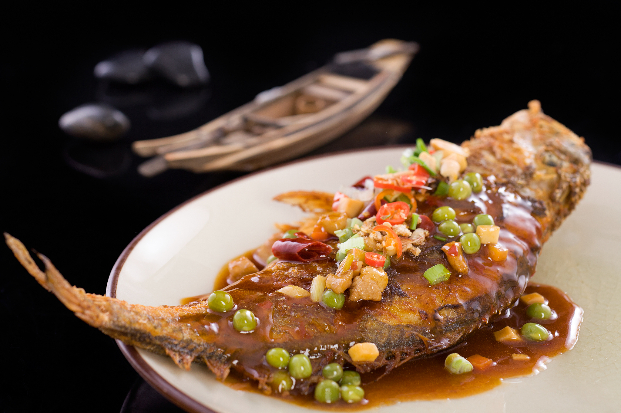 请600字博客文章主题是：红烧鱼头的做法