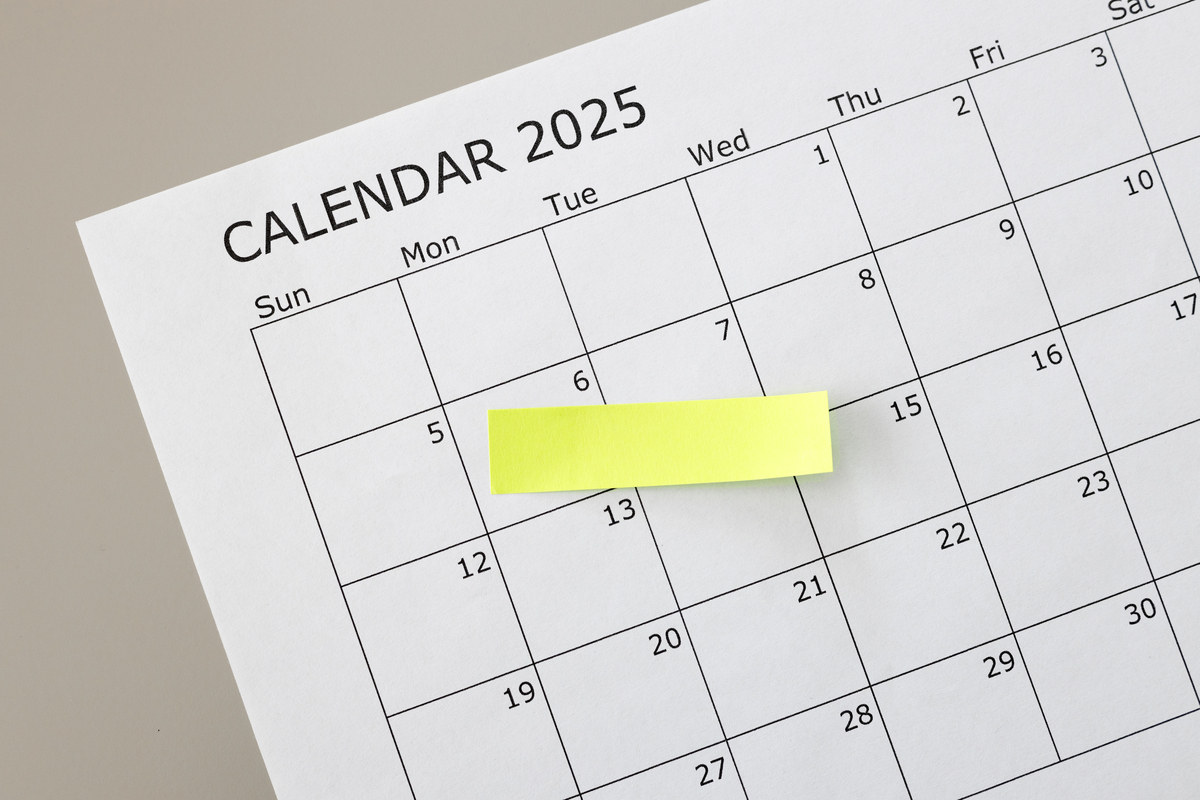 Android 日历打卡标记：使用自定义 DayViewDecorator 显示星型图标
