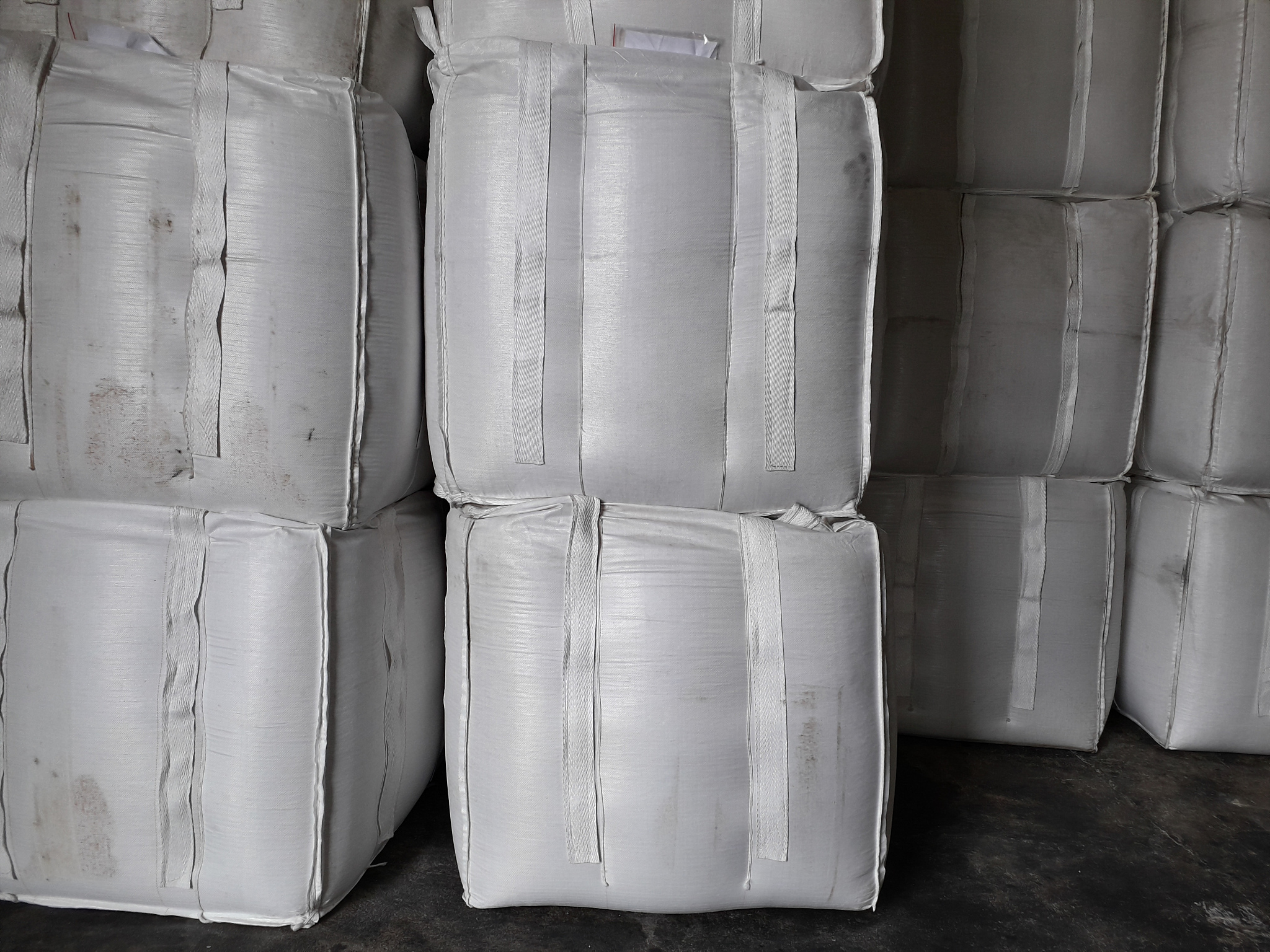 聚氨酯板执行标准帮我用210字详细描述