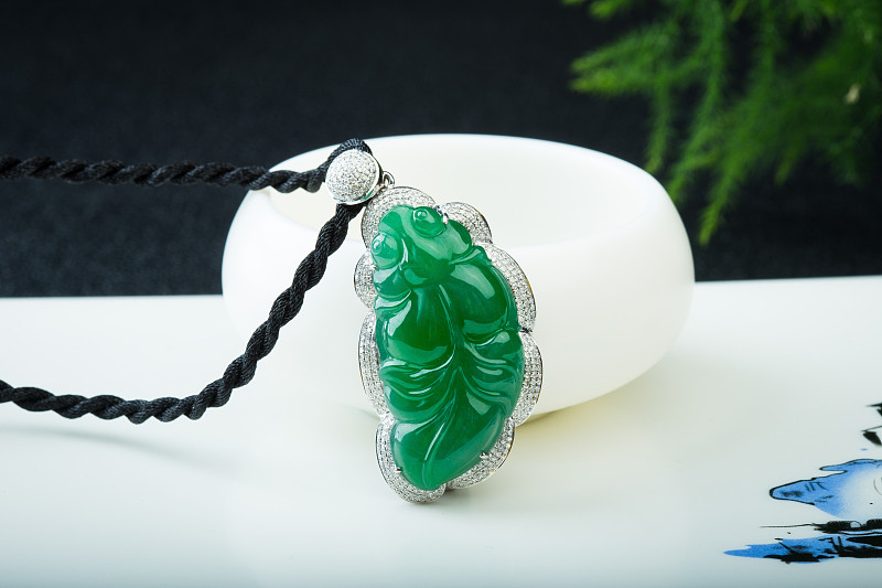 翡翠饰品寓意：选择一款适合你的幸运符