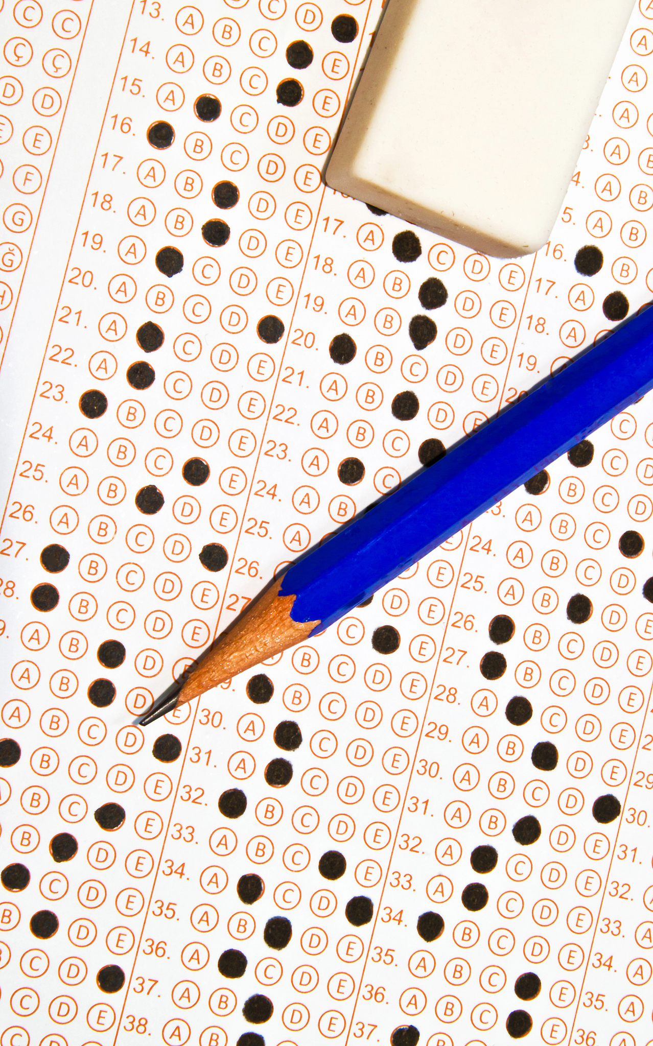 写出一份完整的问卷主题：小学生足球参与影响因素的研究