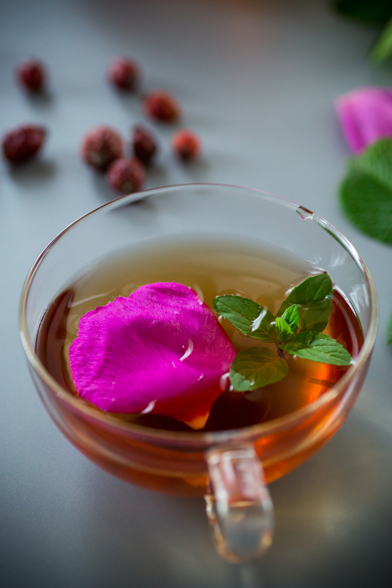 玫瑰桑椹果茶：清甜芳香，滋补美容