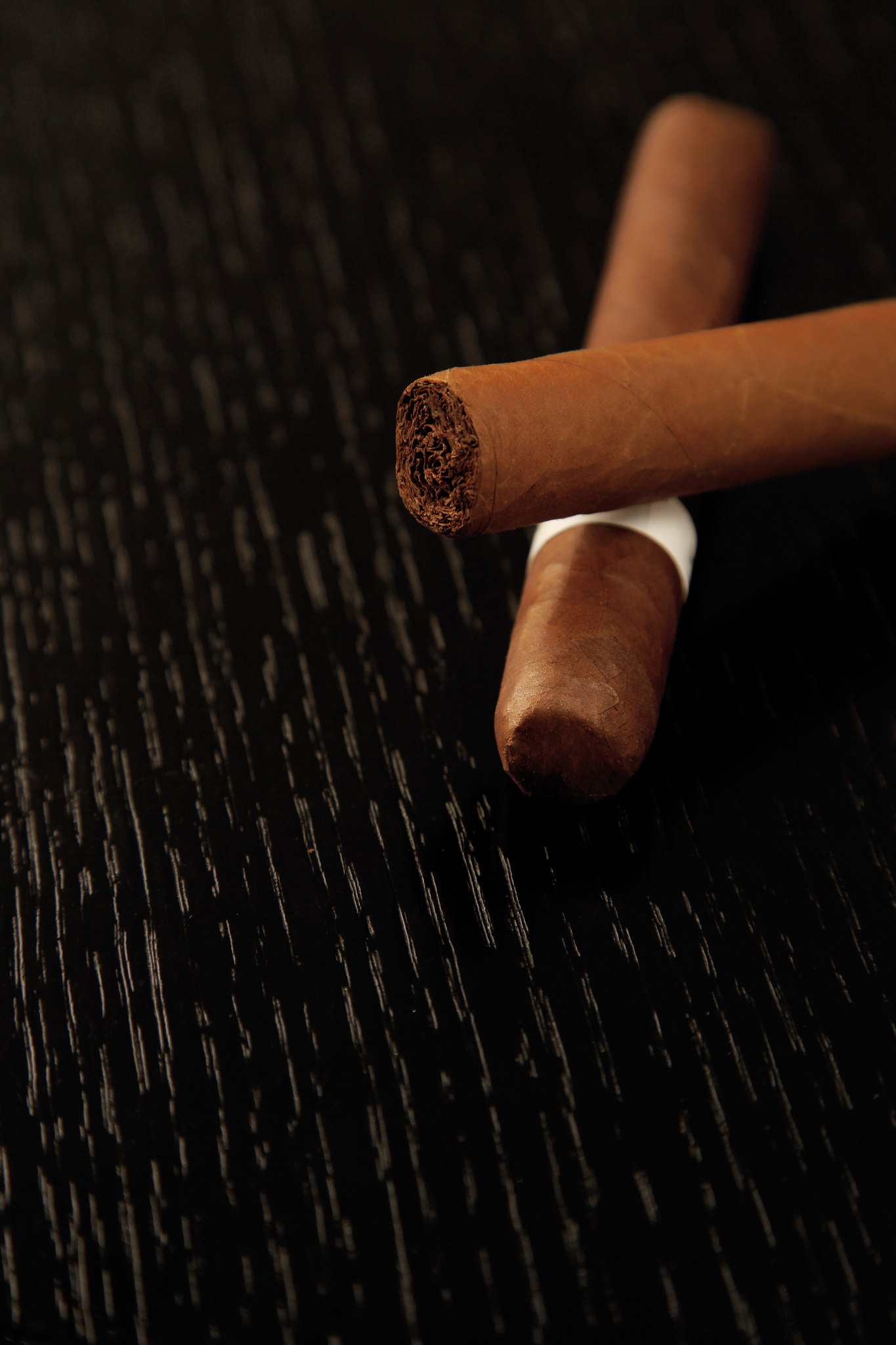 一天抽一根雪茄和一天抽一盒烟哪个能比较好一点对身体伤害少一点