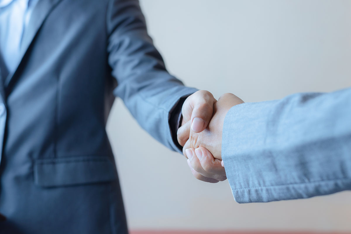 以如何建立和维护真正的友谊为题写一篇1000字文章