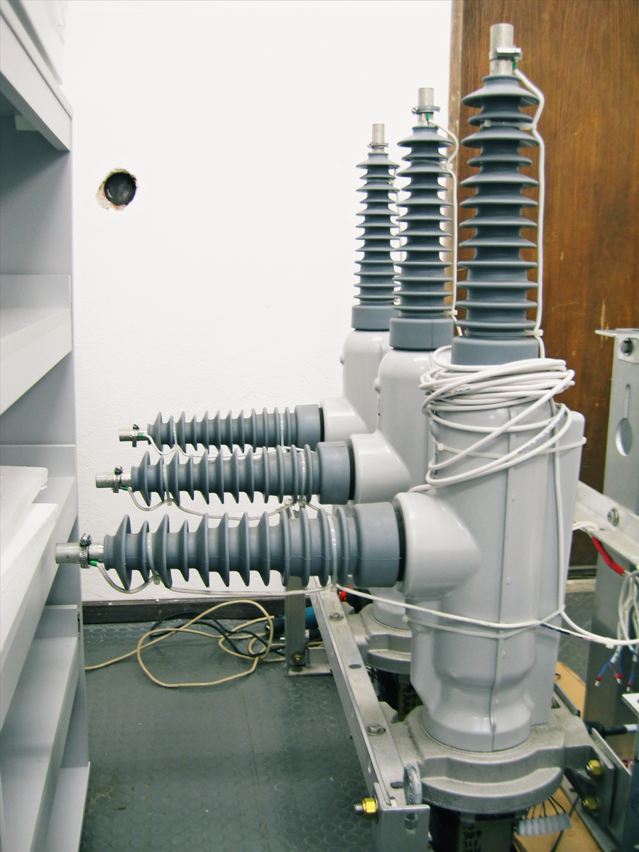 直流气体绝缘开关设备固体绝缘件智能算法