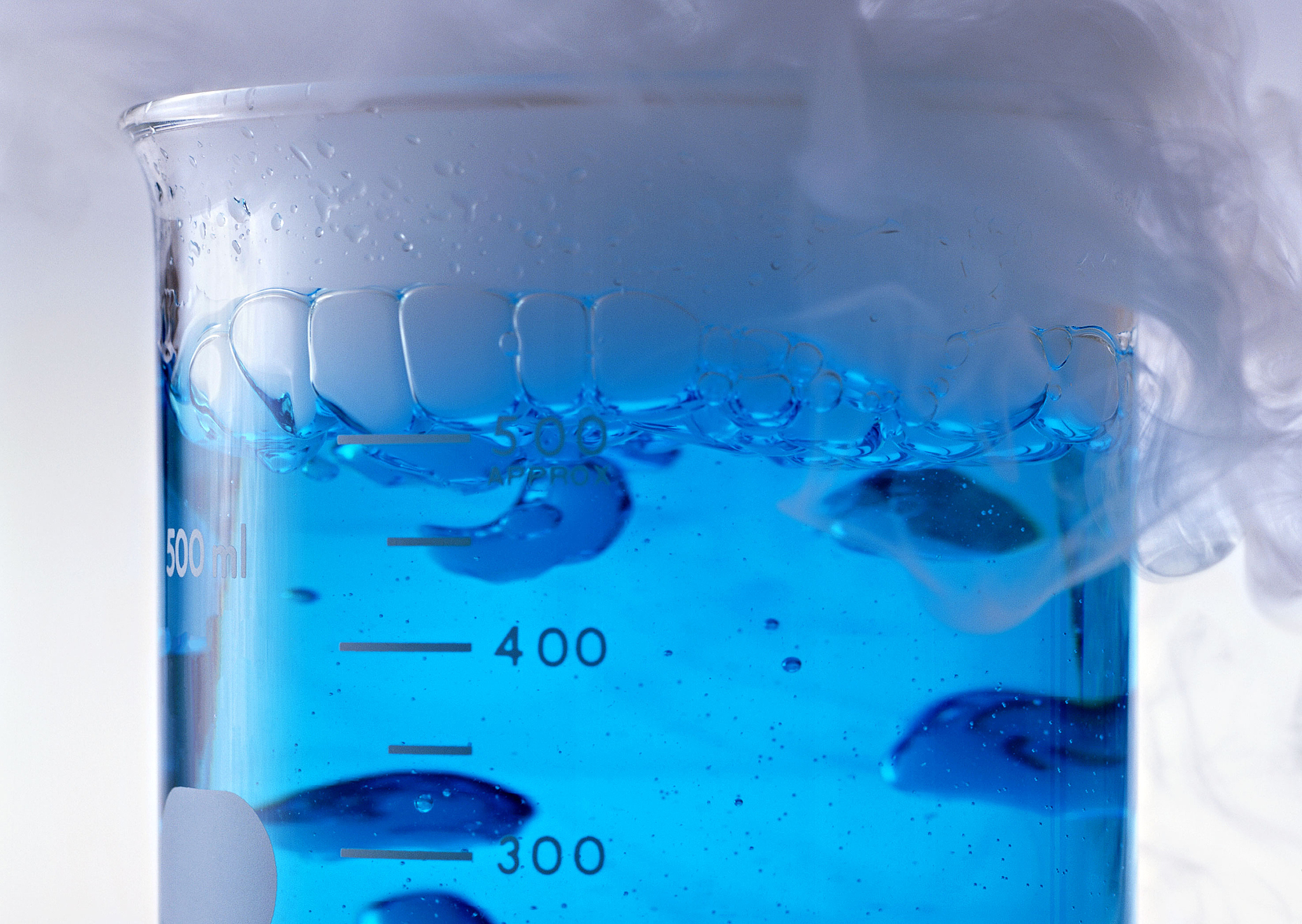 比水密度略大且不溶于水的常见液体有哪些？