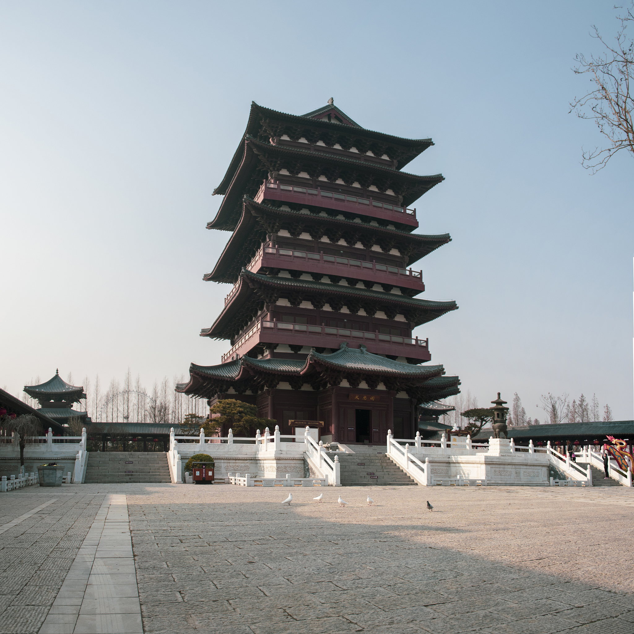 鹳雀楼：中国古代建筑的代表，位于扬州