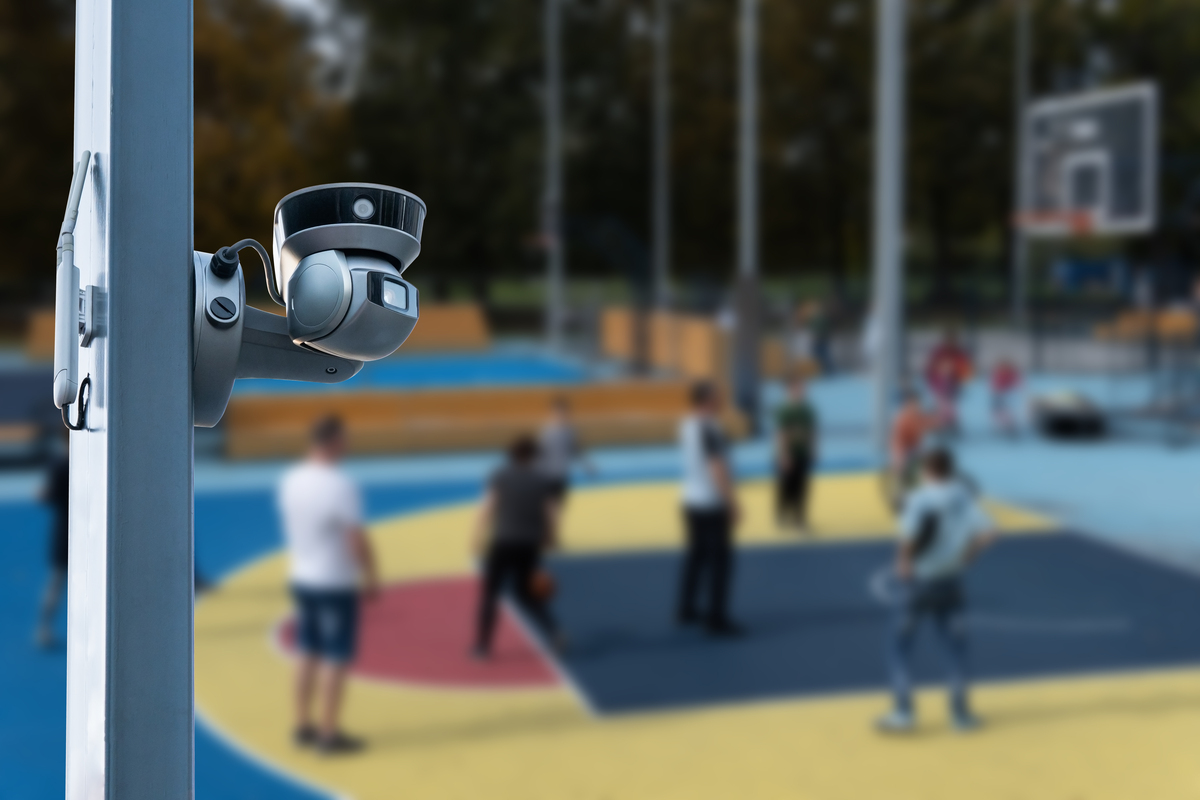 用户需要基于先进的人车深度检测与高效跟踪技术实现视频中人车的全量捕获并利用视觉基础模型学习和提取可以区分不同人、车的鉴别特征。通过综合利用感知数据和大数据分析实现人车聚类和长期增量聚档为后续应用提供良好的数据基础。我们可以提供人脸、人体和车辆的算法模型支持对视频中水平转动角度不超过±80°、俯仰角不超过±45°的人脸进行抓拍和比对。同时我们的算法模型能够在逆光、曝光、阴阳脸光照条件下对低质量人脸抓