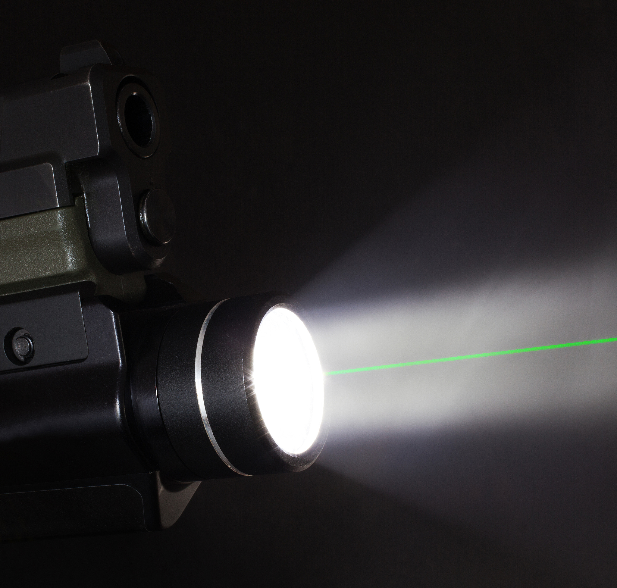 激光手电和常规手电的区别？