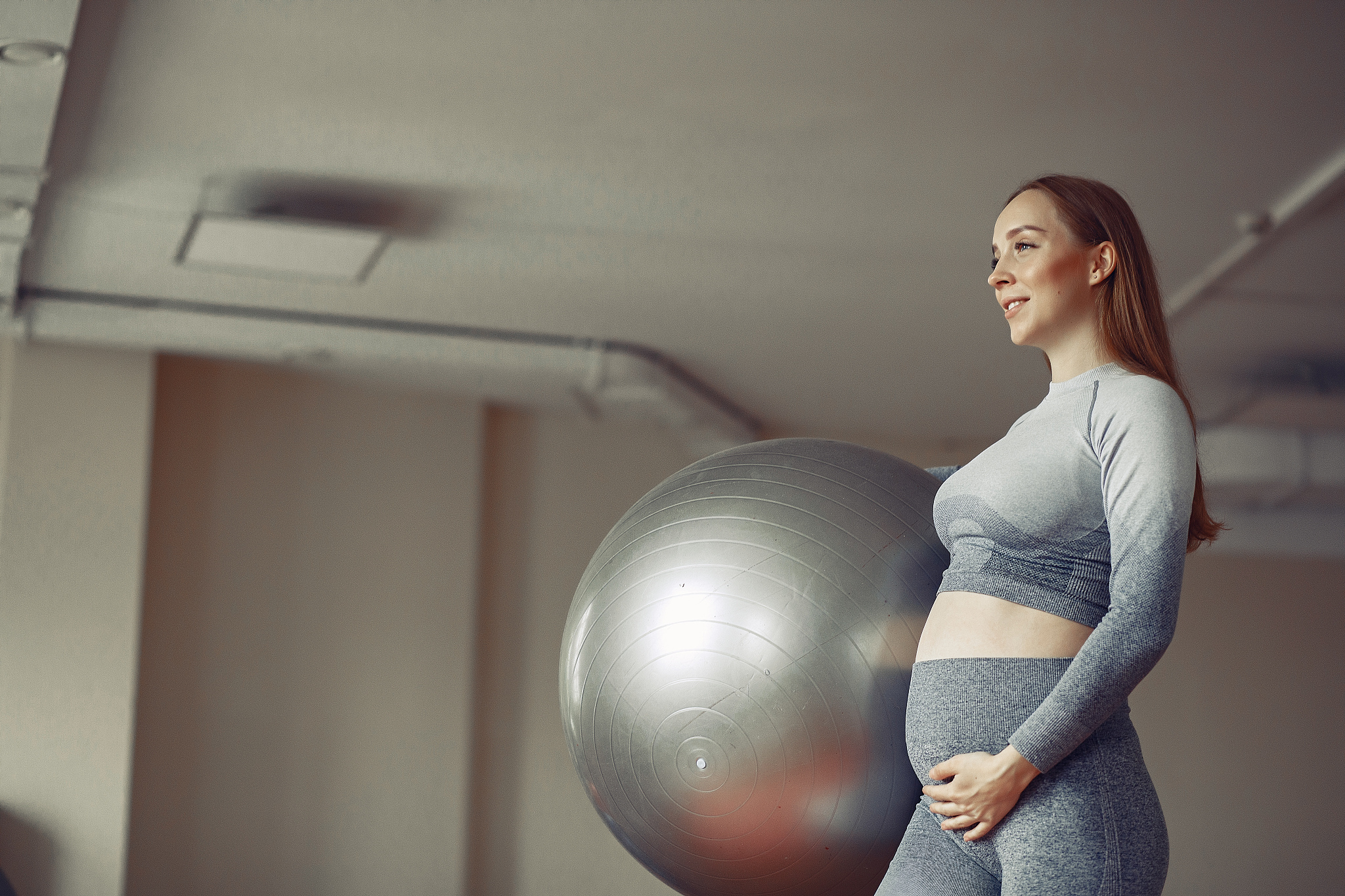 pregnant woman training in a gym
