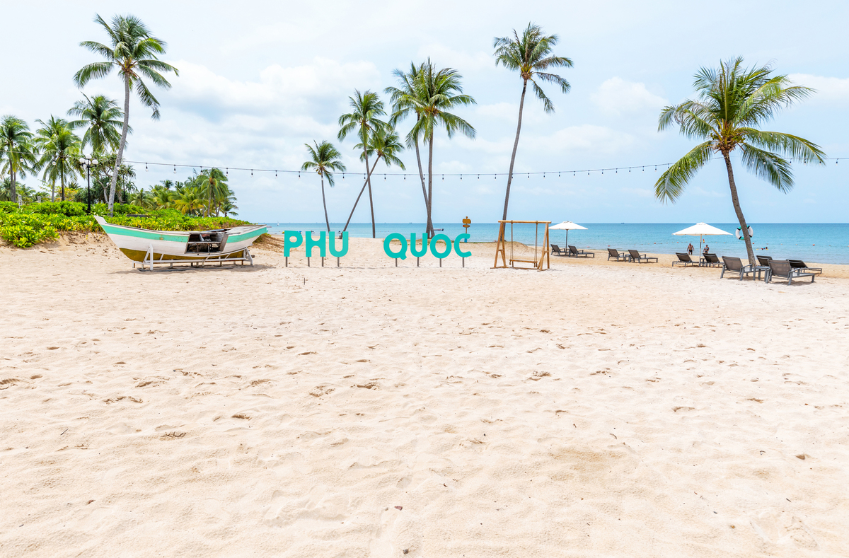 沉浸在阳光、沙滩和海洋中的海滨之旅：你的完美夏日逃离