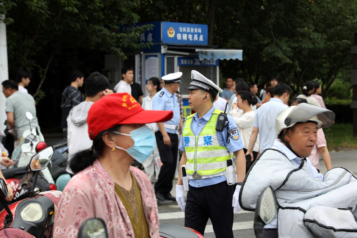 帮我写一个：县运管所五一期间工作开展情况