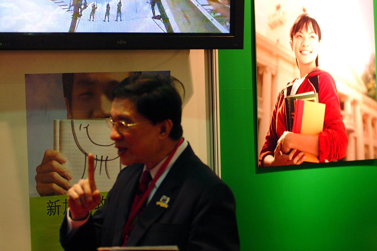 由中国留学服务中心主办的第九届中国国际教育巡回展于2004年2月21日