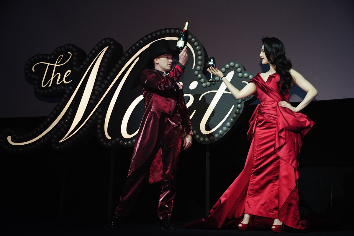 31,118 People Recite Yue Fei's 