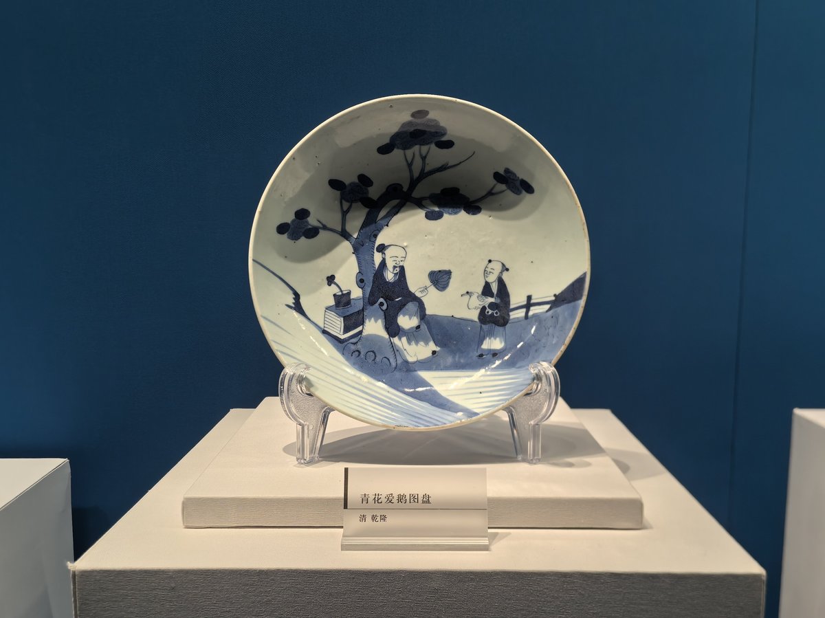 详细分析基于文化创意产业的传统工艺美术如何通过不断升级生产技术提升传统工艺美术制品的质量实现创新设计