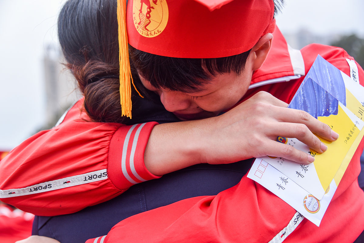 高歌成长 - 燃情嘻哈歌曲，表达成长历程的激动与力量