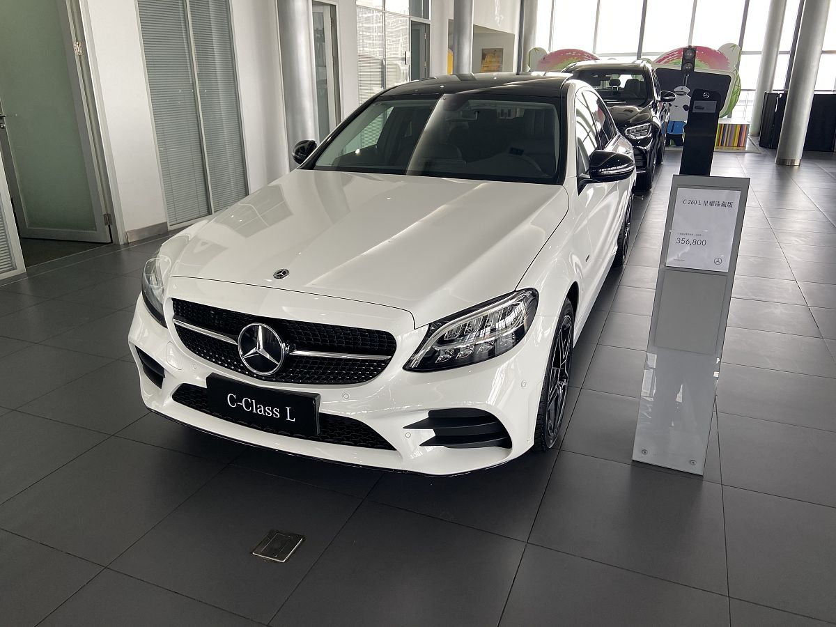 来一张奔驰的图片