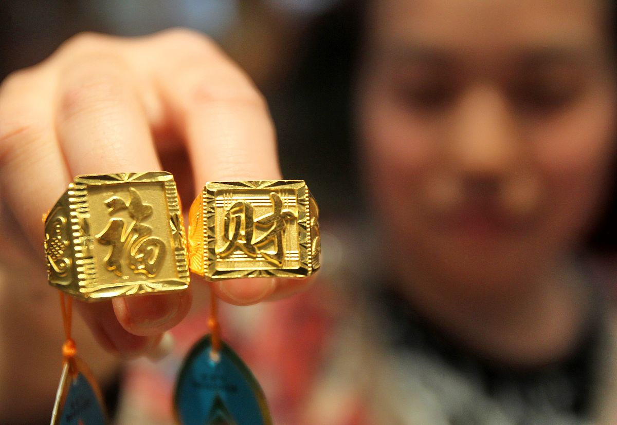 包含'金'字的汉字：金色、财富、珍贵