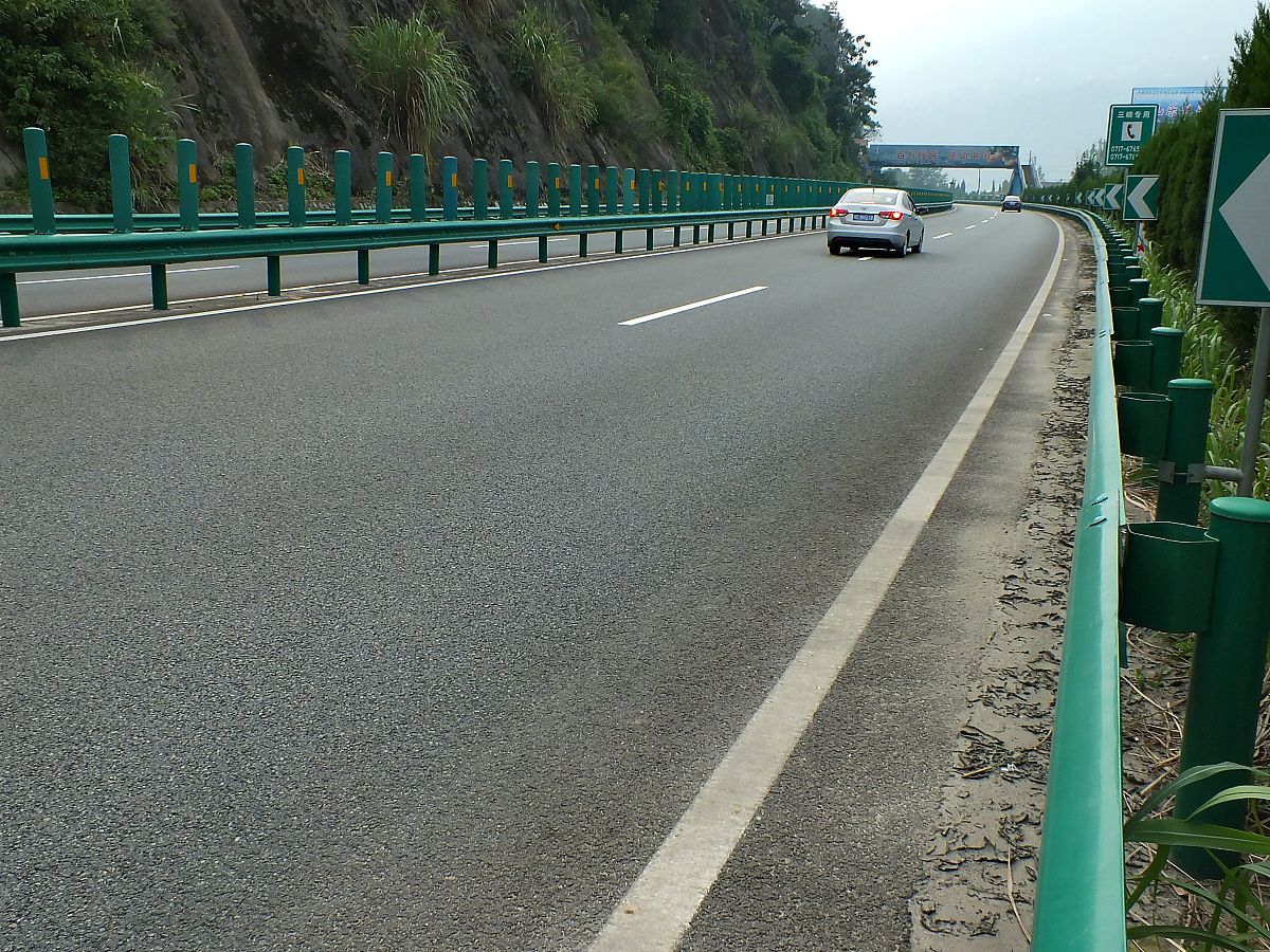 高速公路路面使用性能例行检测指标及设备指南