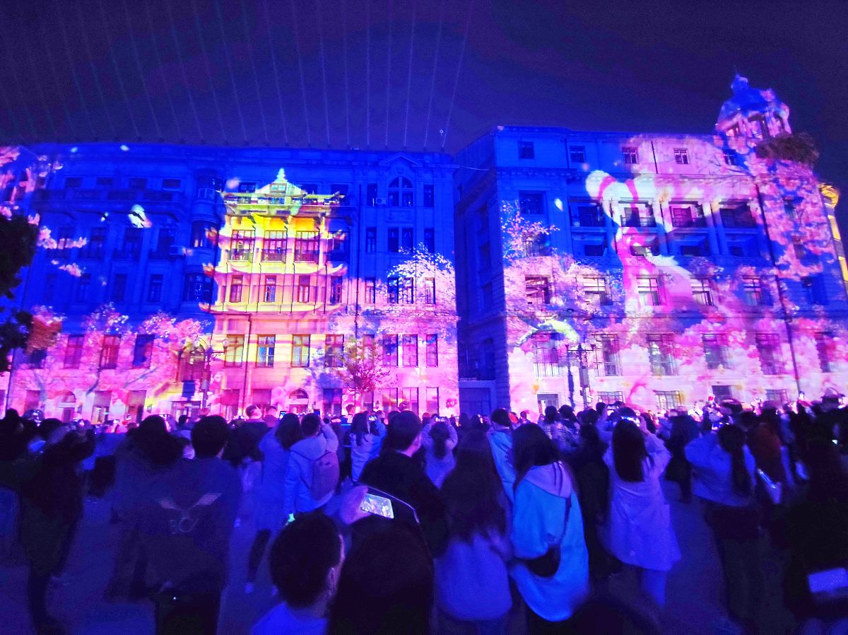 帮我写一份36名学生到武汉黄鹤楼三日游的计划书