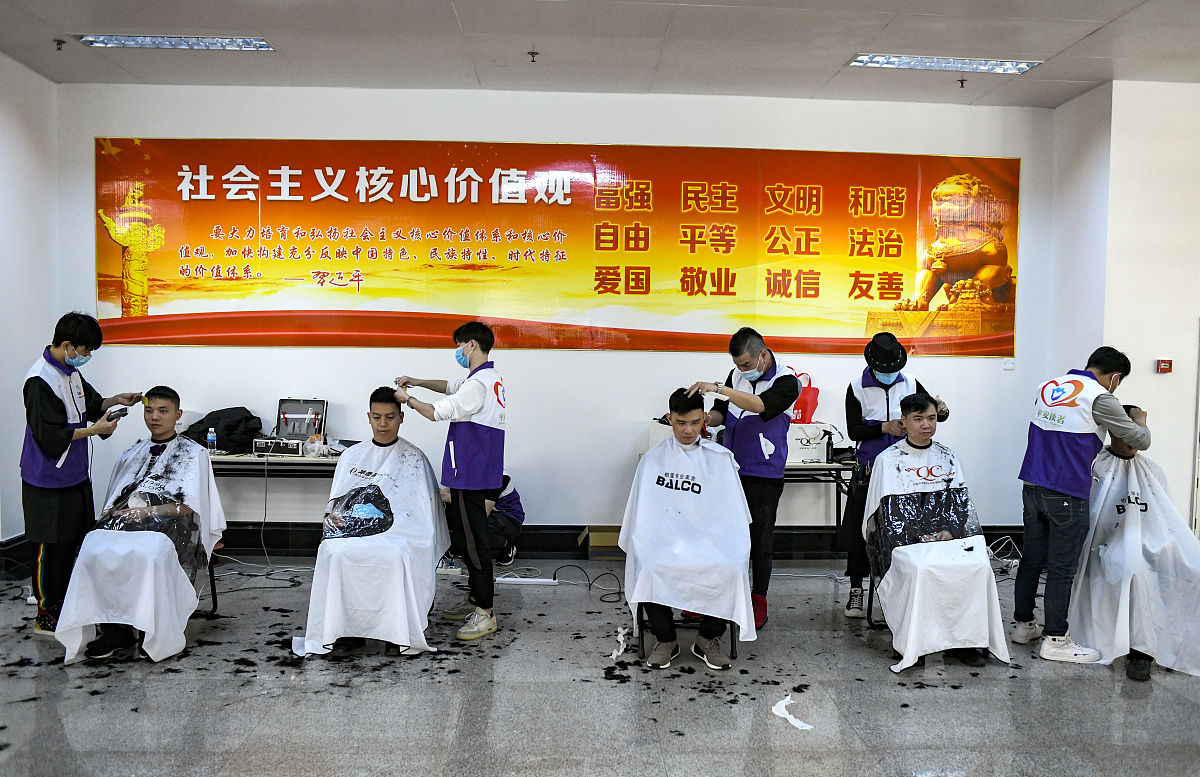 《论语· 雍也》中己欲立而立人己欲达而达人谈谈立己达人的仁爱思想应用于站务服务接待工作中如何体现社会关爱之情。