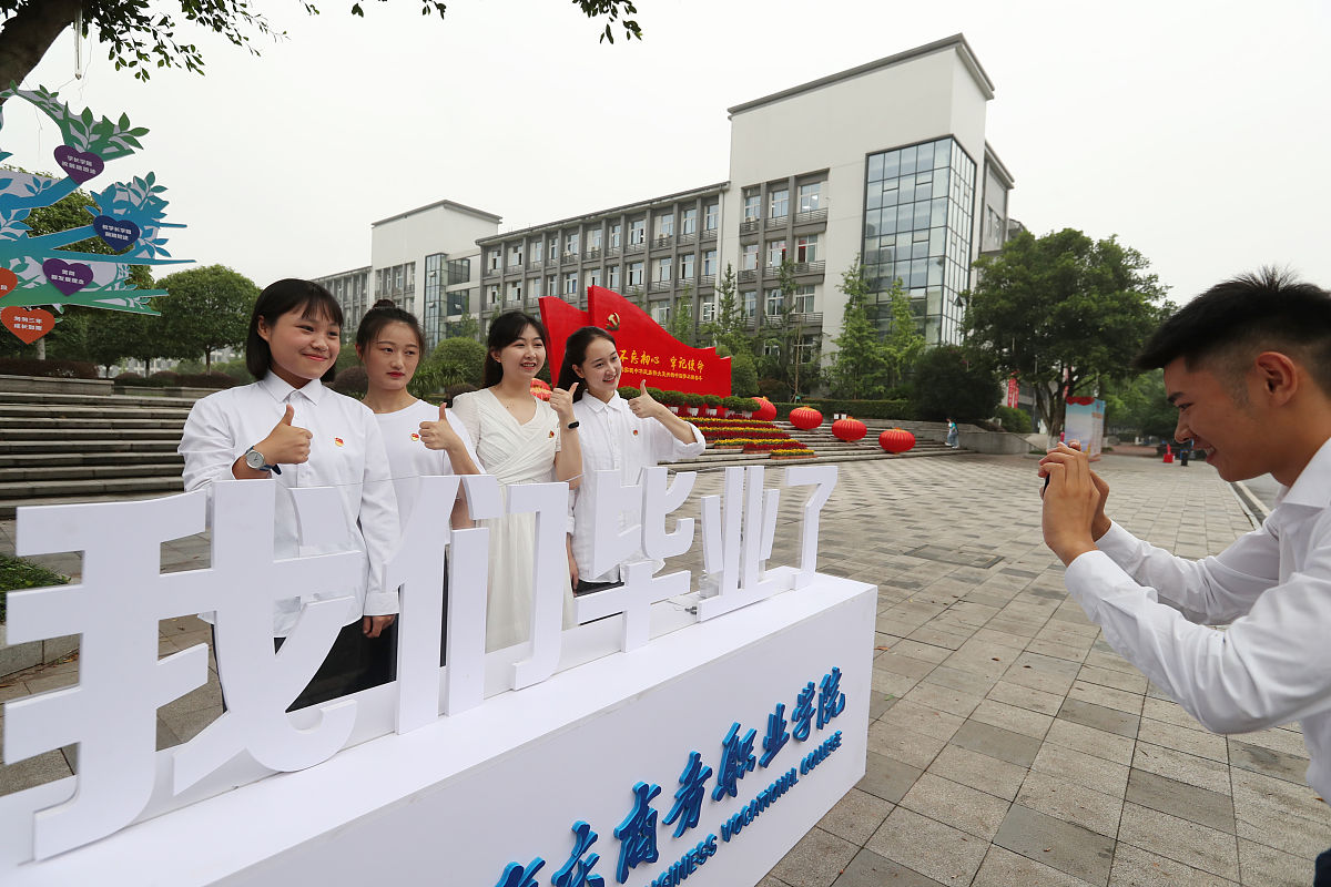 重庆市商务高级技工学校中餐烹饪与营养膳食专业：就业前景与课程设置