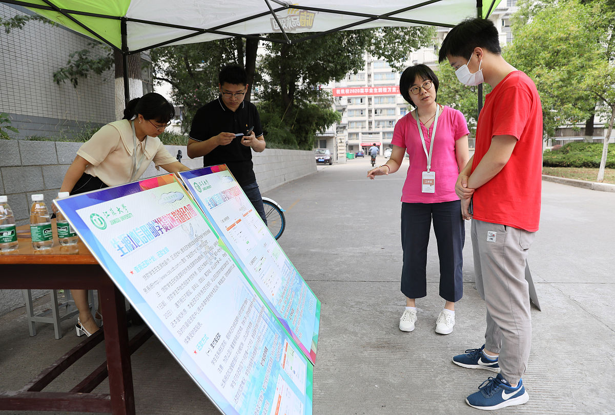 如果是生源地信用助学贷款假设一名医学生在2023年贷款6000元2025年毕业那么如果在2029年一次性还请需要支付本金+利息多少钱？按照如下利率及规则计算明细1一、助学贷款利息是多少助学贷款利率助学贷款预期年化利率按照中国人民银行公布的法定贷款预期年化利率和国家有关预期年化利率政策执行不上浮。现行的贷款年预期年化利率是一年至三年含615;三年至五年含640;五年以上655。助学贷款利息计算在校期