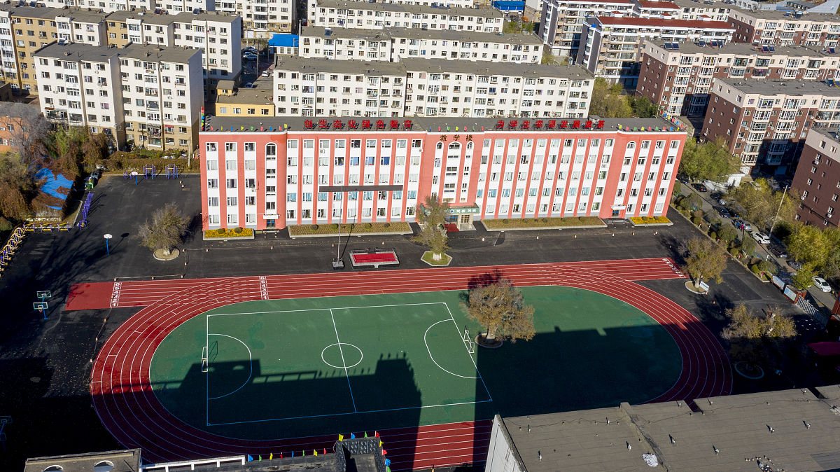 2020年11月1日,无人机航拍吉林市昌邑区第二实验小学校.