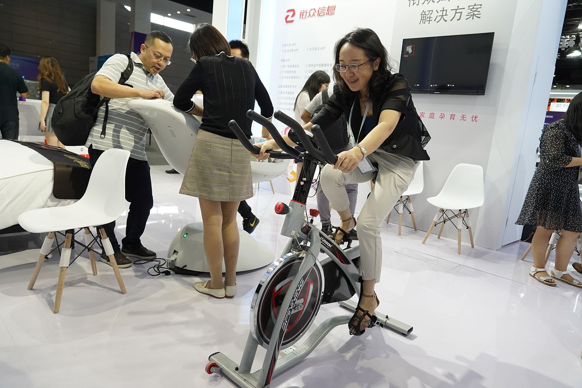 极氪X 电动自行车：性能、功能与竞争对手