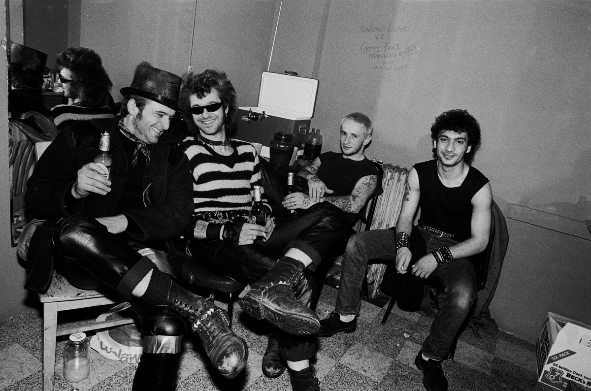 绿洲乐队成名史：从《Definitely Maybe》到全球巨星