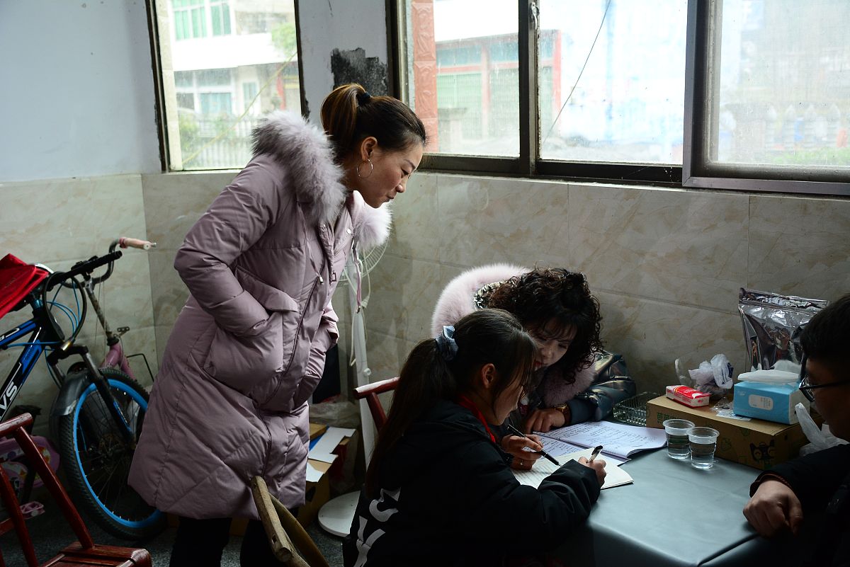 高贫困地区教师家访比例较高：Head Start等早期干预计划的积极作用