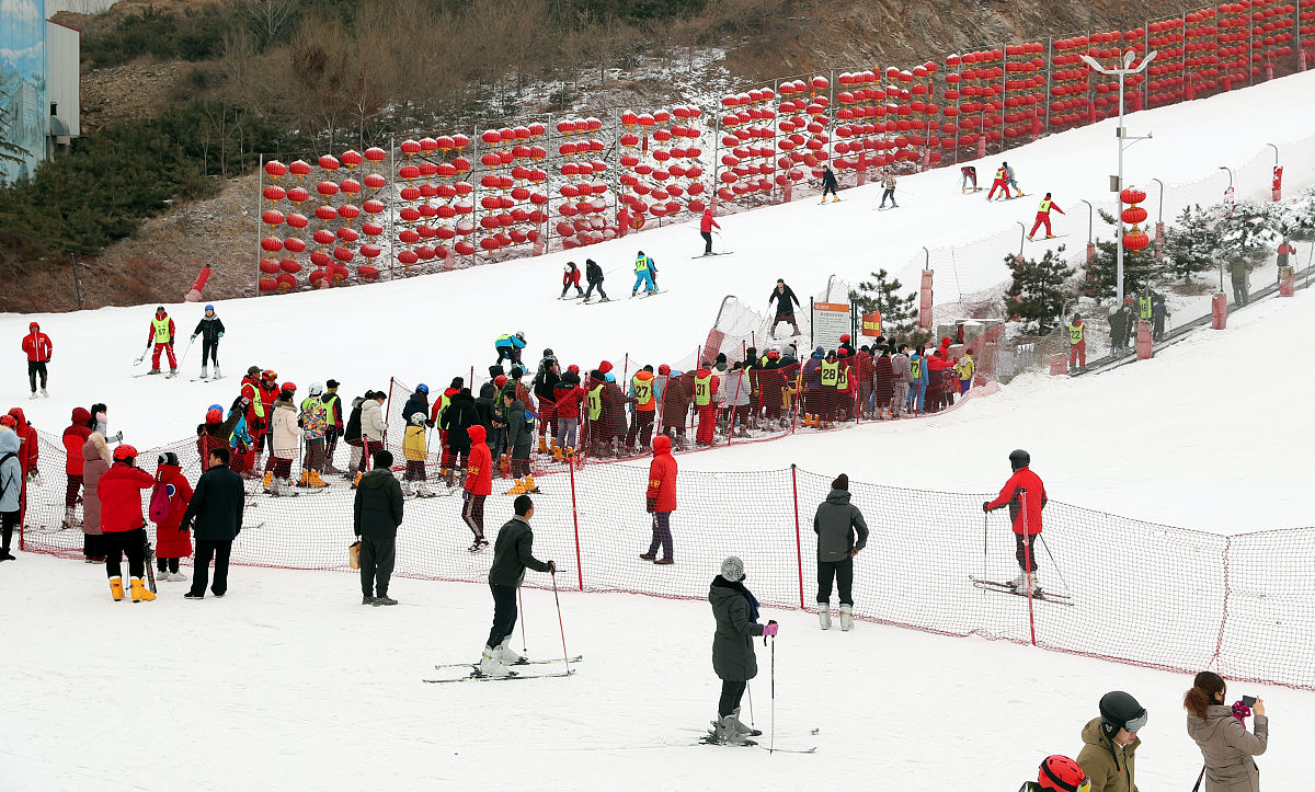 我想学滑雪，请问在中国如何便宜又安全高效的学会