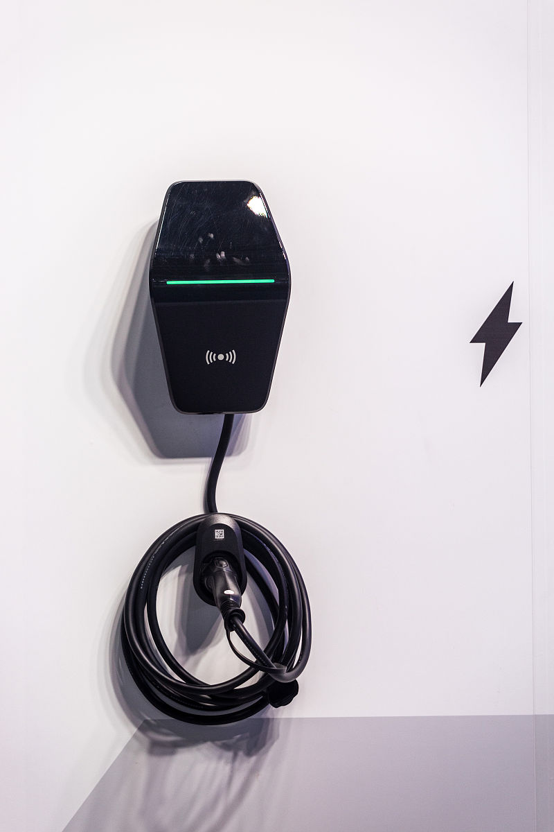 车载吸盘手机支架：拍下旅途精彩，让驾驶更轻松！