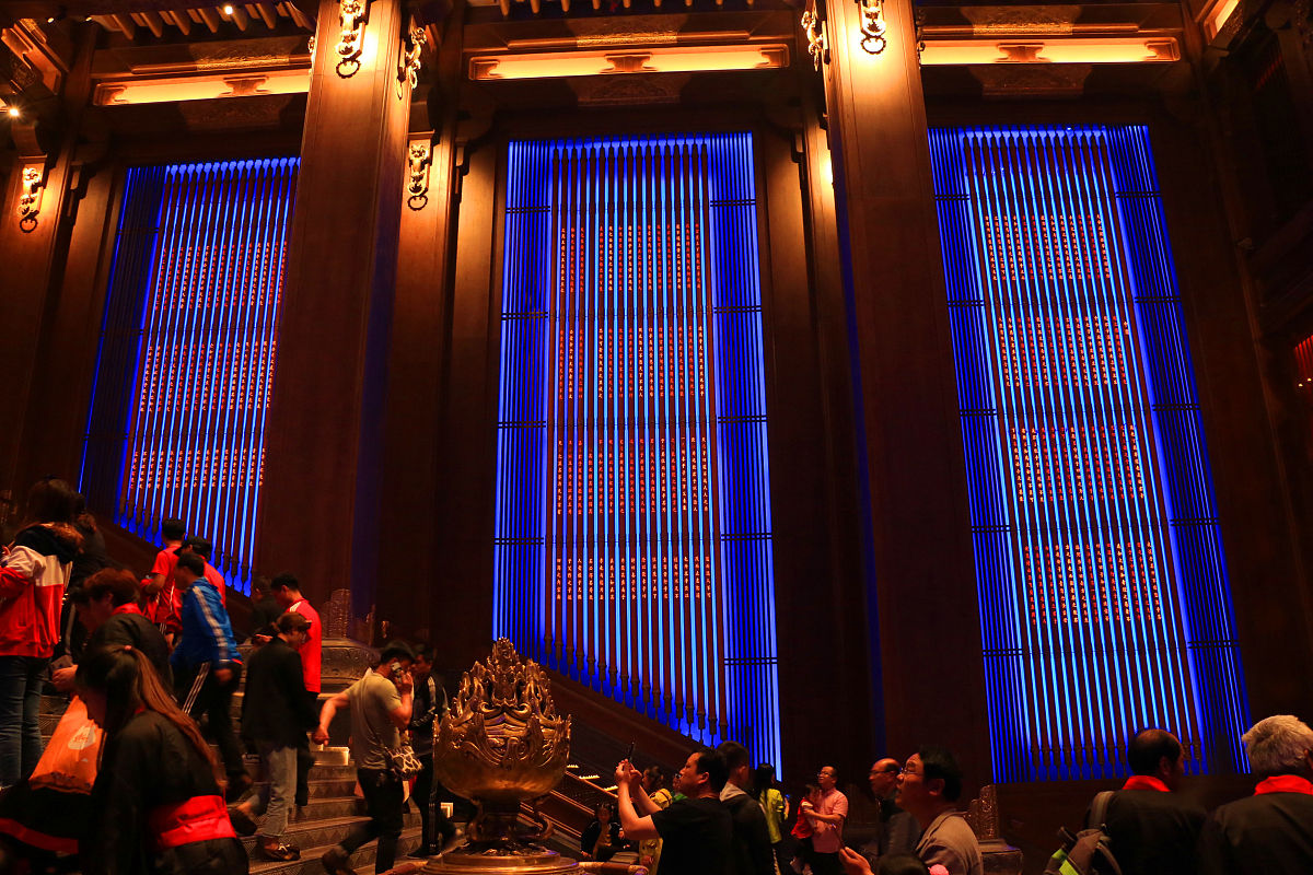 子曰：勇而无礼则乱直而无礼则绞。请问你是如何理解的？