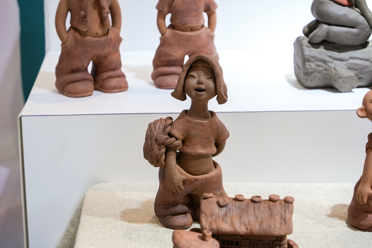 郑州商贸管理学校民族工艺品制作专业：雕塑、陶艺方向普通中专