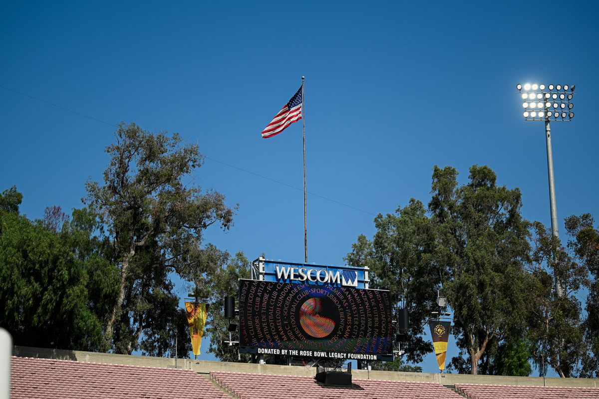 顺便说一下，根据加利福尼亚州法律，州长纽森游说要求救助硅谷银行的行为是非法的，该法律规定，如果政府官员在相关金融机构中拥有经济利益，则不得游说寻求经济援助。