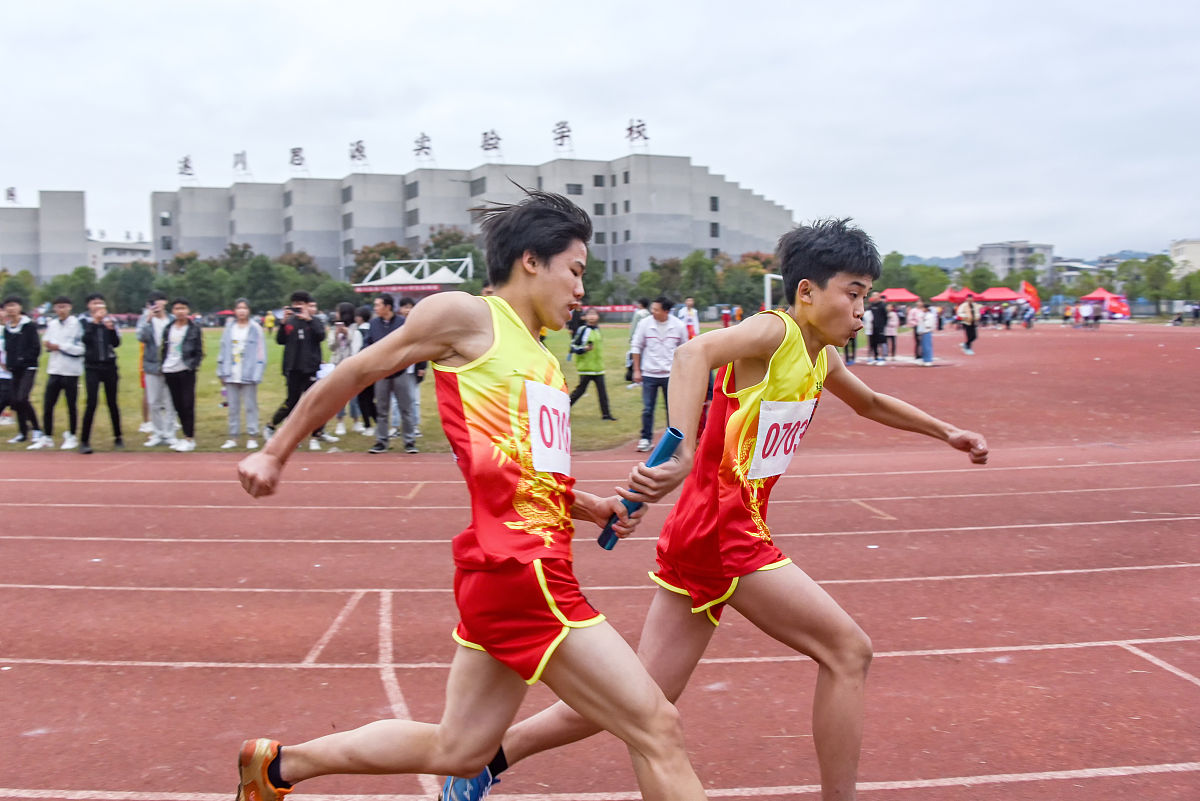 4*100米接力加油稿：十篇激情澎湃，燃爆赛场！