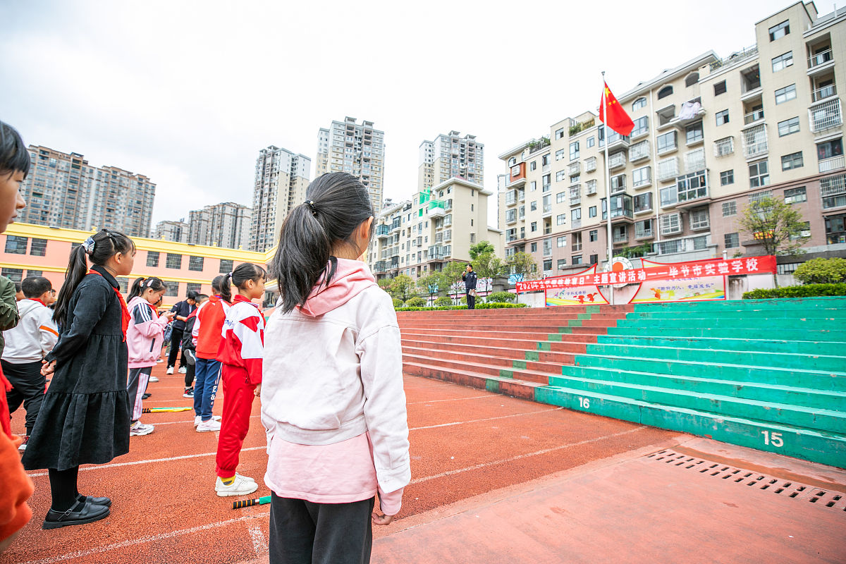 石庄小学办学理念：真实美，成长共舞