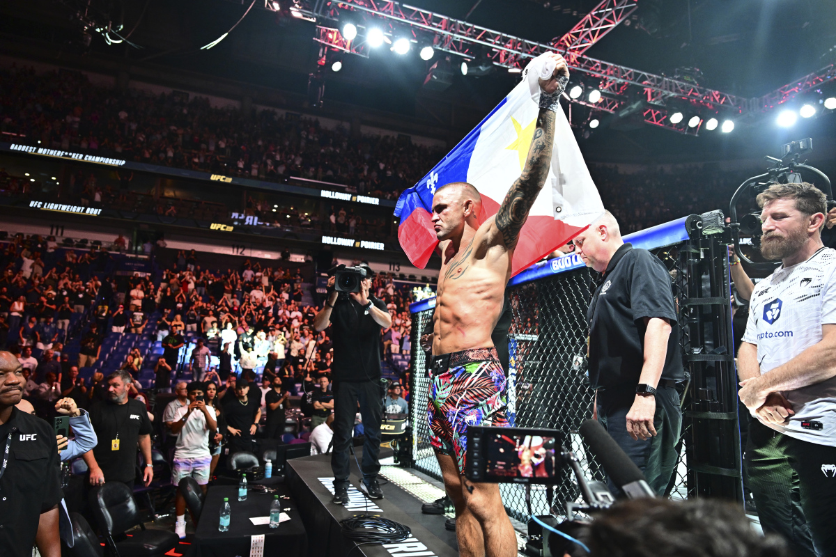 WWE 热血沸腾：震撼对决，谁将称霸擂台？