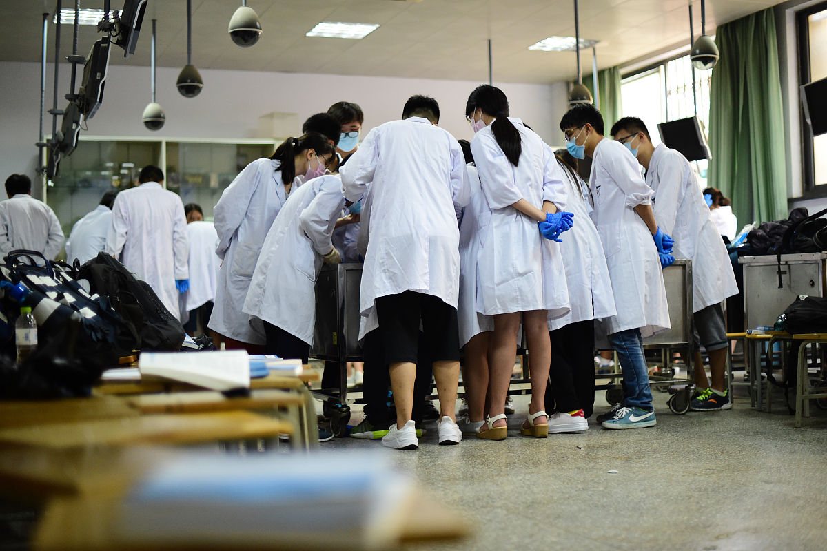 南宁卫校男生读什么专业好?热门专业解析与就业前景 南宁卫校男生读什么专业好?热门专业解析与就业前景