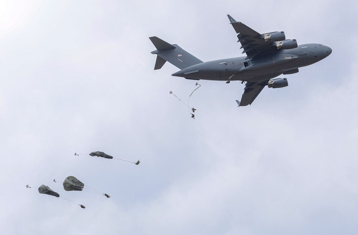 为什么俄罗斯会派出8驾轰炸机在日本海北部区域飞行的短视频文稿字数1