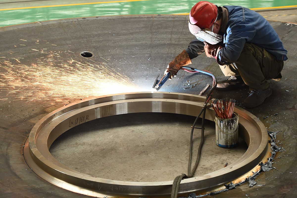 The temperature field and material flow behavior of the welding process were investigated by the combination of experiment and numerical simulation The influence of resistance assisted heating on the