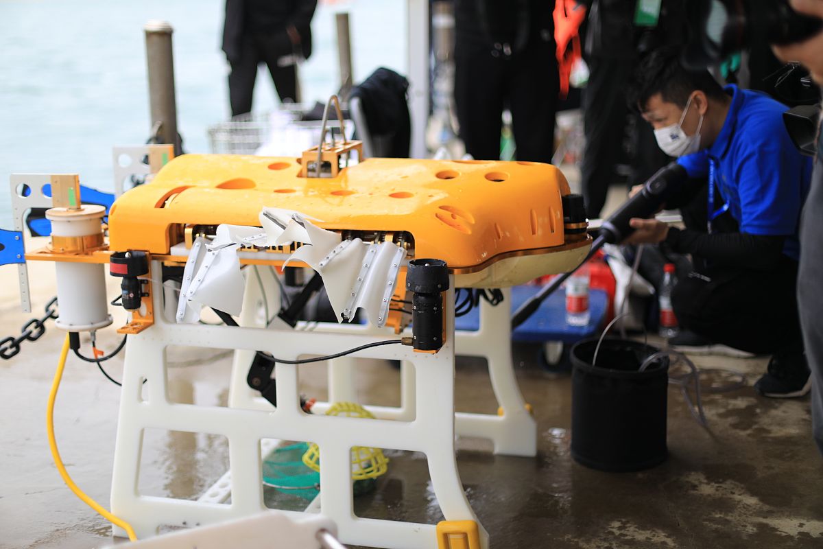 波动型水下机器人传动方式运动方式