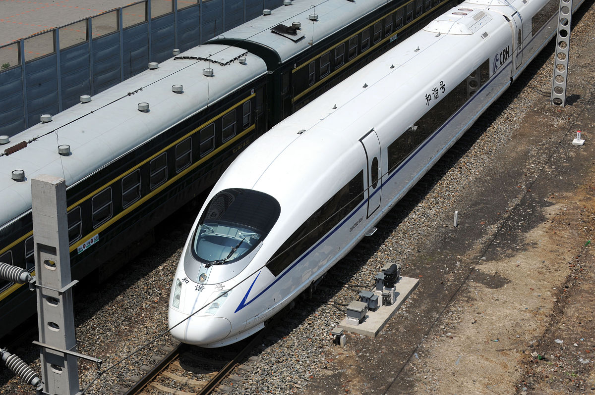CRH380B 高速动车组：性能、安全、舒适、环保