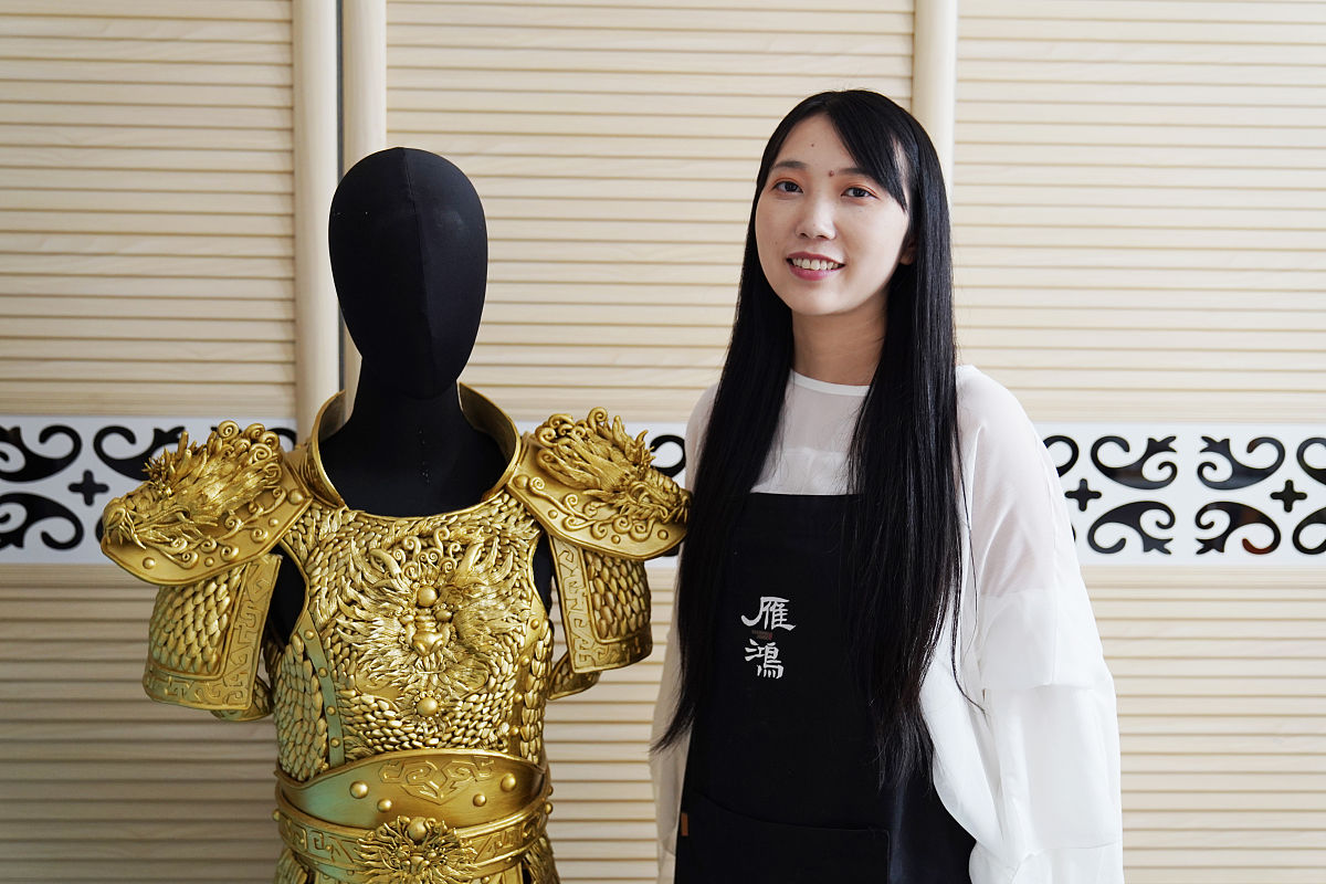 2021年8月20日,四川成都.85后成都女孩雁鸿,是一位国风手工大神.她用