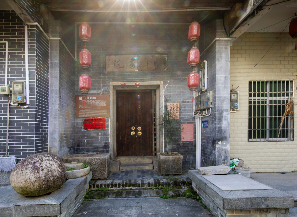 你能写一个关于大岭村历史名村活化传承利用的对联吗