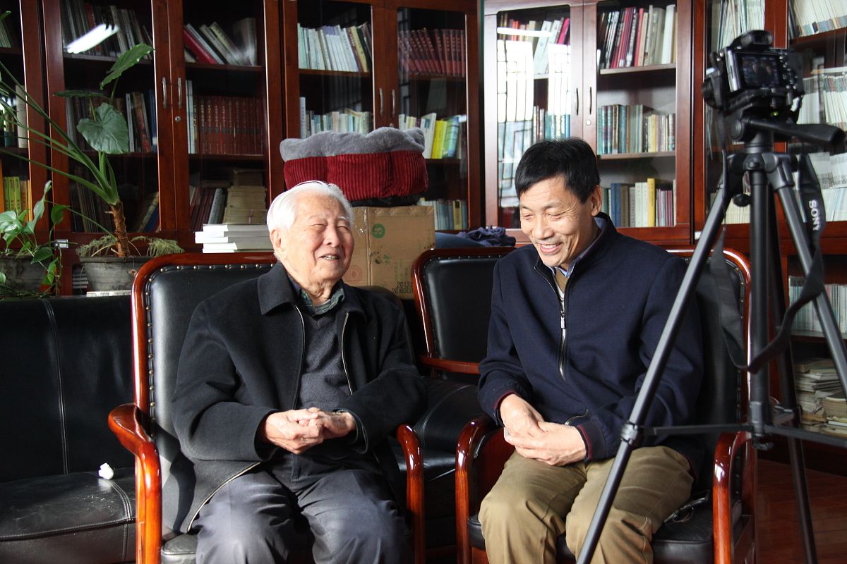 2018年11月8日,96岁高龄的故宫文物鉴定专家耿宝昌,在故宫博物院他的